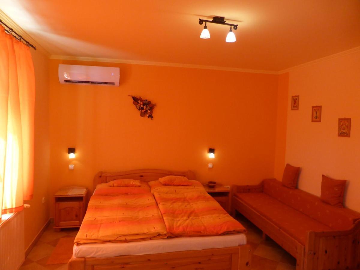 אגרסאלוק Napfeny Apartman Es Vendeghaz מראה חיצוני תמונה