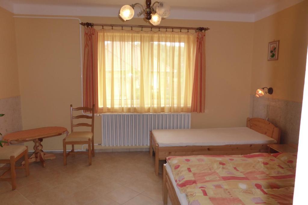 אגרסאלוק Napfeny Apartman Es Vendeghaz חדר תמונה