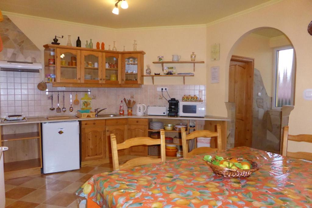 אגרסאלוק Napfeny Apartman Es Vendeghaz חדר תמונה