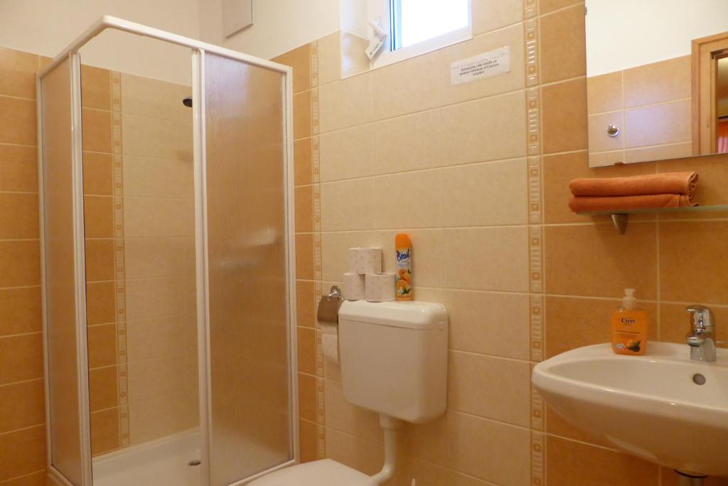אגרסאלוק Napfeny Apartman Es Vendeghaz חדר תמונה