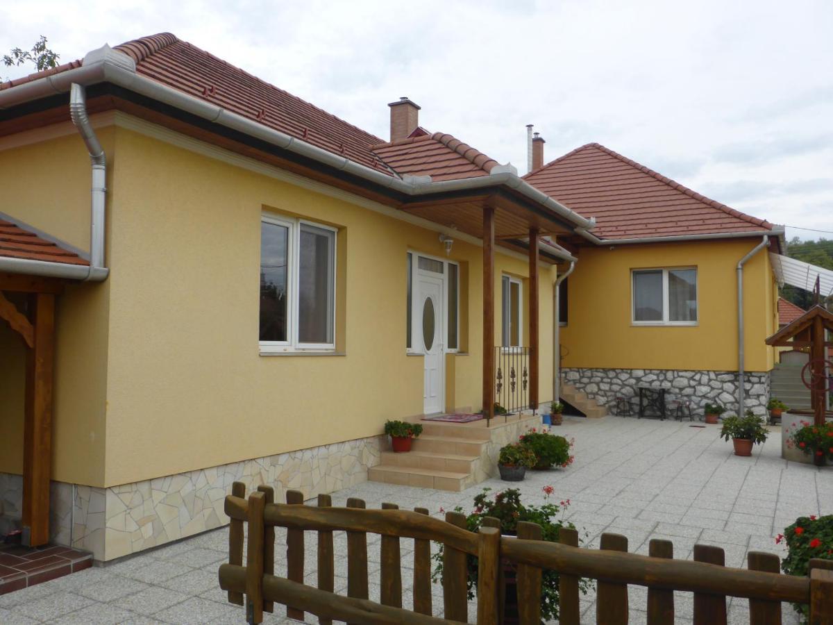 אגרסאלוק Napfeny Apartman Es Vendeghaz מראה חיצוני תמונה